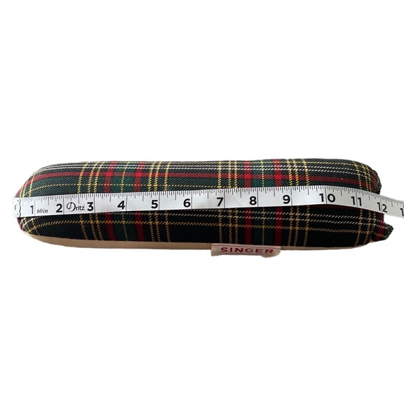 Authentic SINGER Sewing Plaid Pin Cushion Sleeve Mender Seamstress Accessory 12" - Picture 9 of 9
